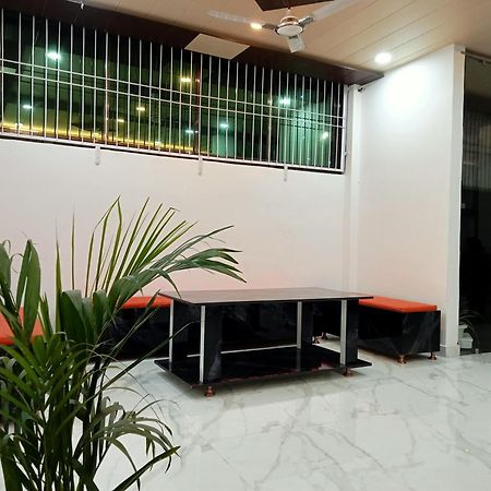 5 Petals Hotel พาราณสี ภายนอก รูปภาพ