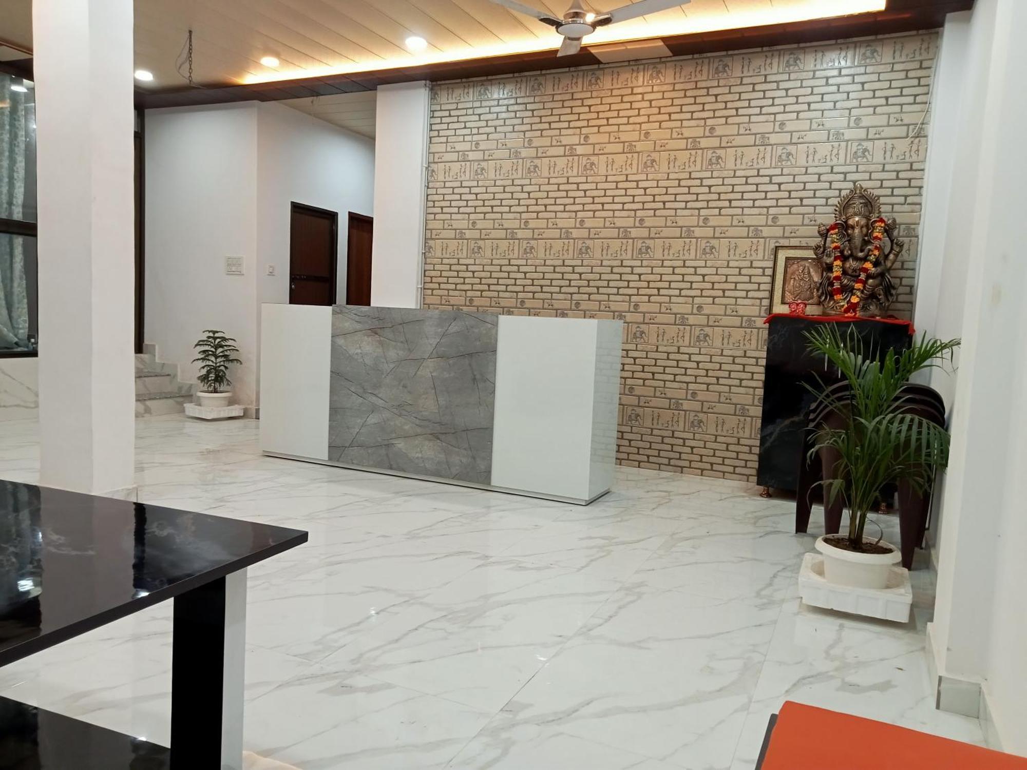 5 Petals Hotel พาราณสี ภายนอก รูปภาพ